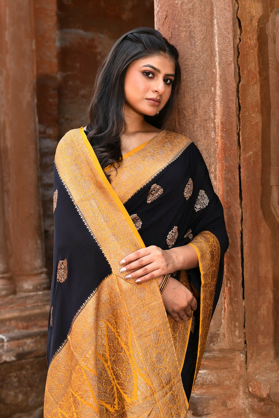 Joban Fashion Black Crepe Chiffon Pure Handloom Banarasi Silk Saree | Swadesiicart