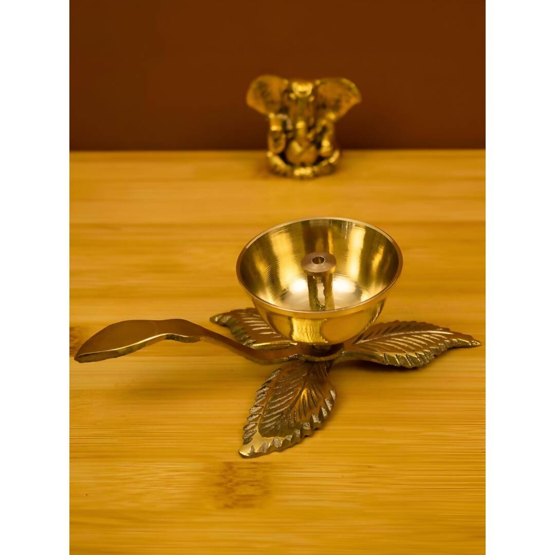 Spillbox Gold-Toned Brass 3 leaf Nanda Pooja Essential | Swadesiicart