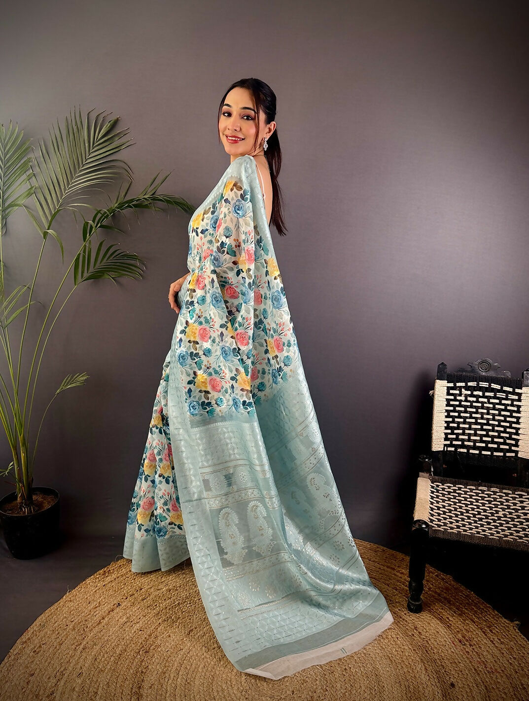 Joban Fashion Grey Floral Motifs Banarasi Silk Sarees | Swadesiicart