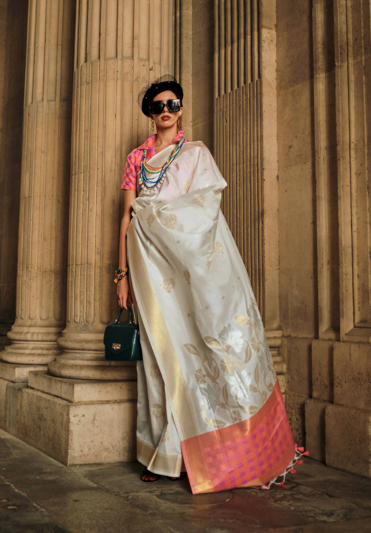 Petunia Flower Whitesoft Handloom Sik Zari & Thread Work, Contrast Pallu Saree - Rajtex Kube Silk - Swadesiicart