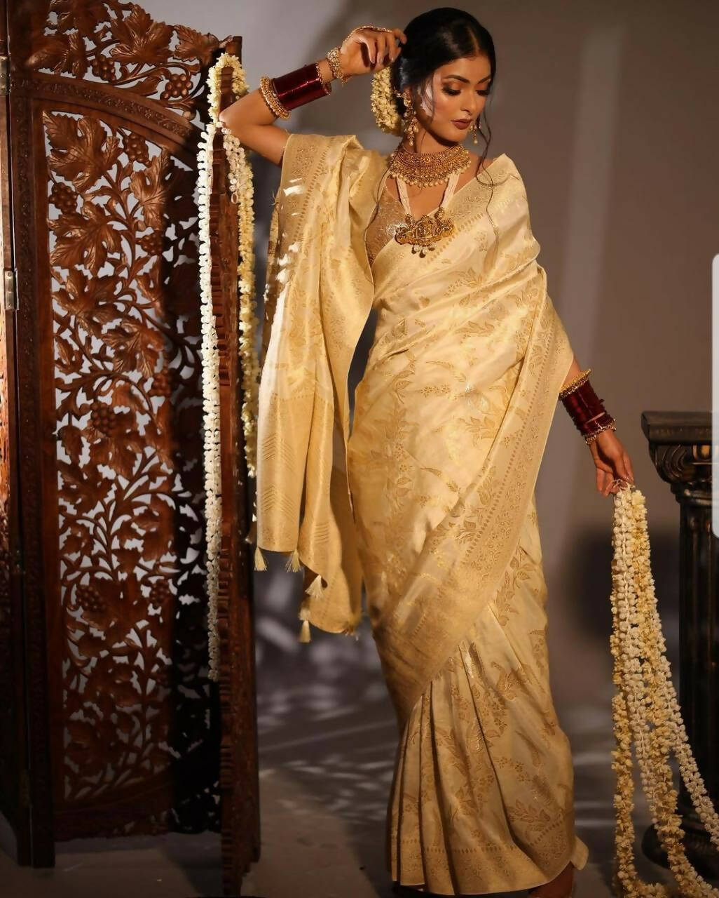 DEIANA'S Beautiful Designer Golden zari Soft Lichi Silk Saree - Cream - Swadesiicart