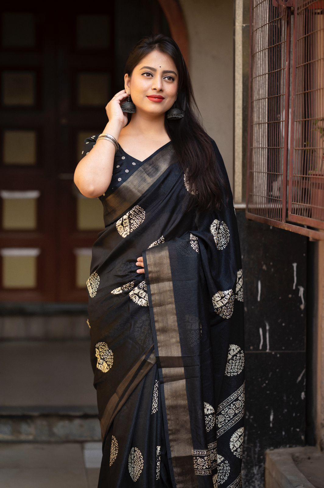 Black Cotton Crepe Batik Print Saree with Unstitched Blouse - Hiral Fashion | Swadesiicart