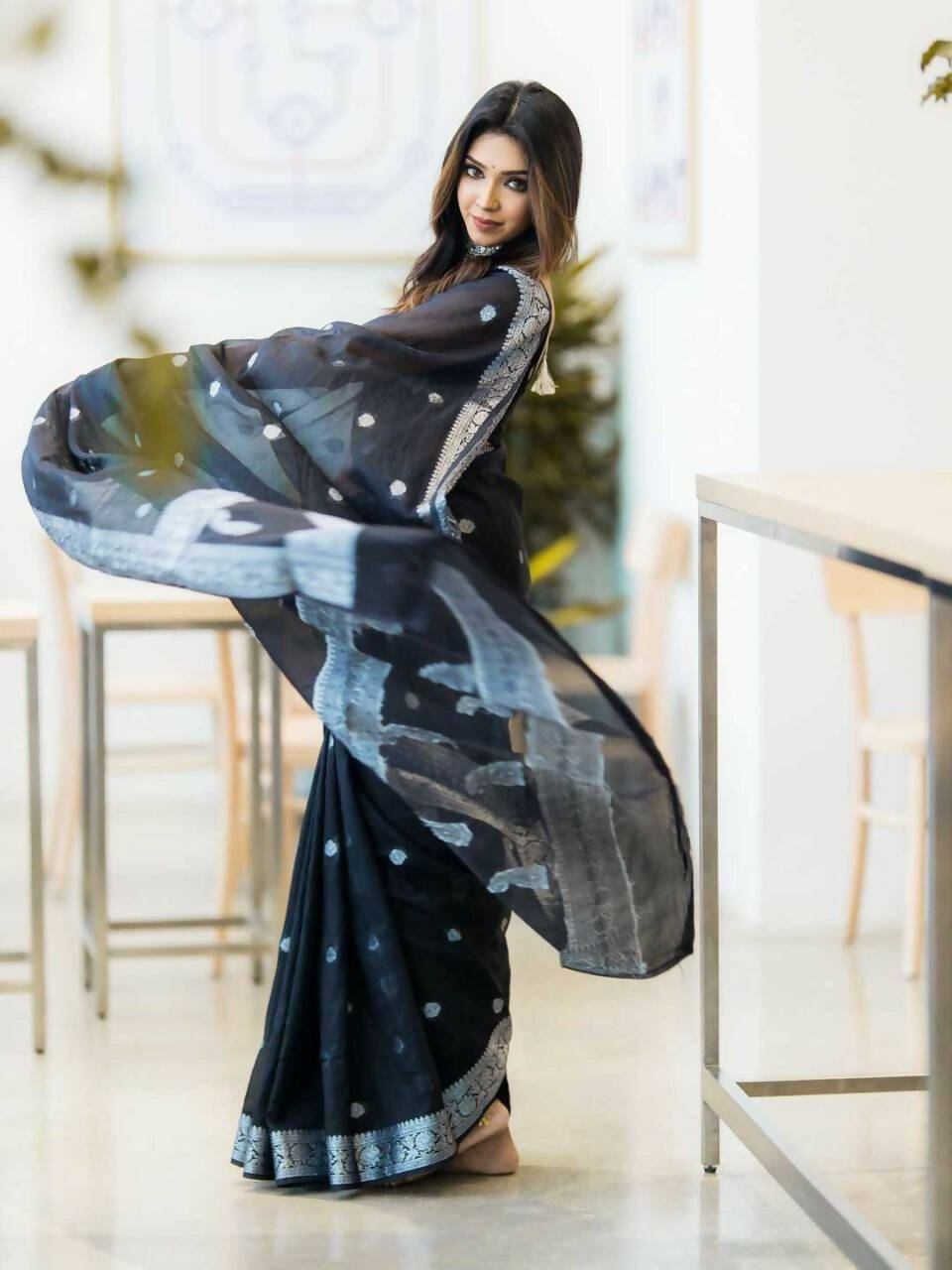 DEIANA'S Beautiful Designer Golden zari Soft Cotton Saree - Black - Swadesiicart