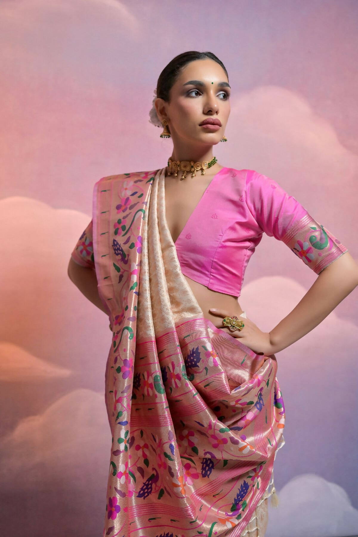 Vishnu Weaves Women's White Paithani Silk Zari Woven Saree with Blouse - Swadesiicart