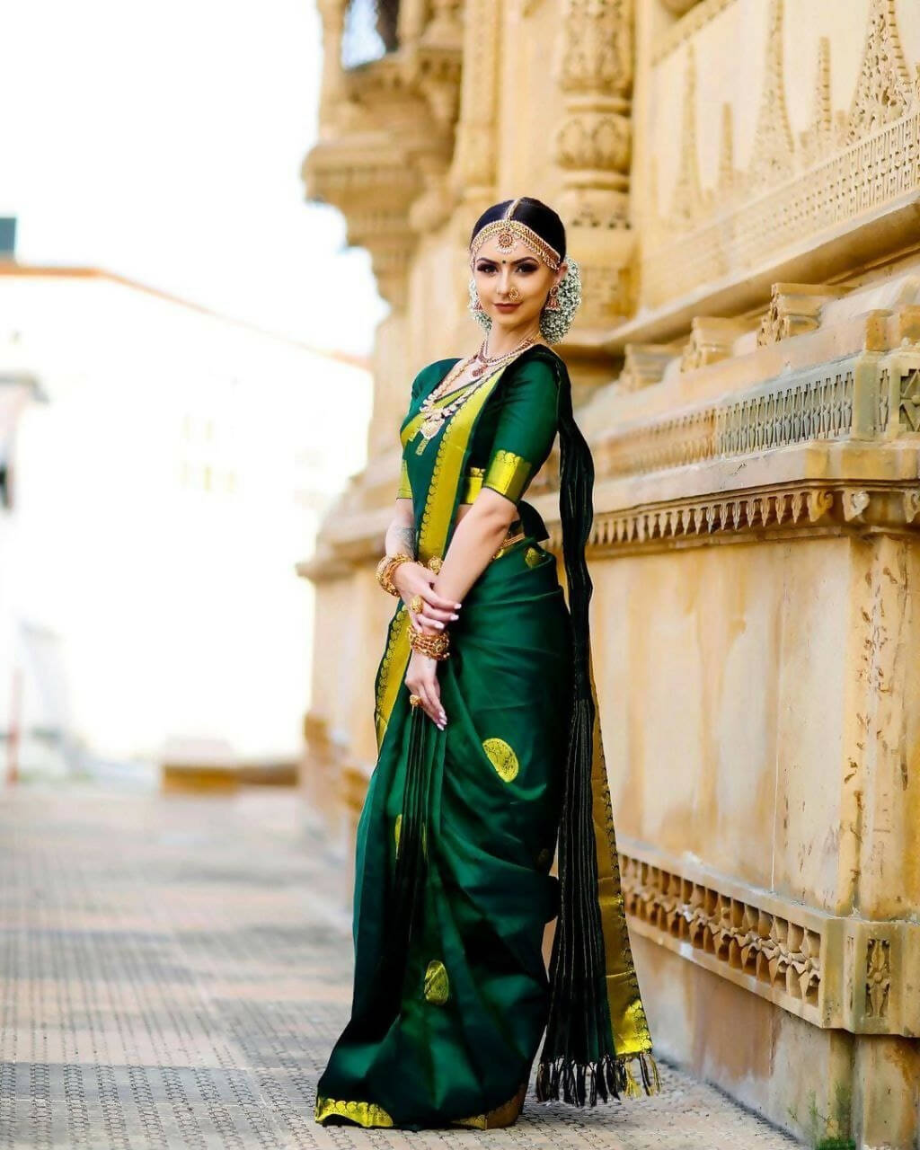 DEIANA'S Beautiful Designer Golden zari Soft Lichi Silk Saree - Green - Swadesiicart