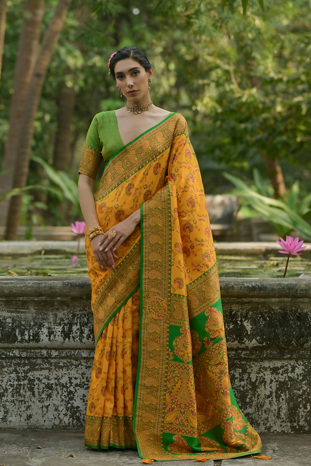 Vishnu Weaves Women's Yellow Pashmina Silk Thread Woven Saree with Blouse - Swadesiicart