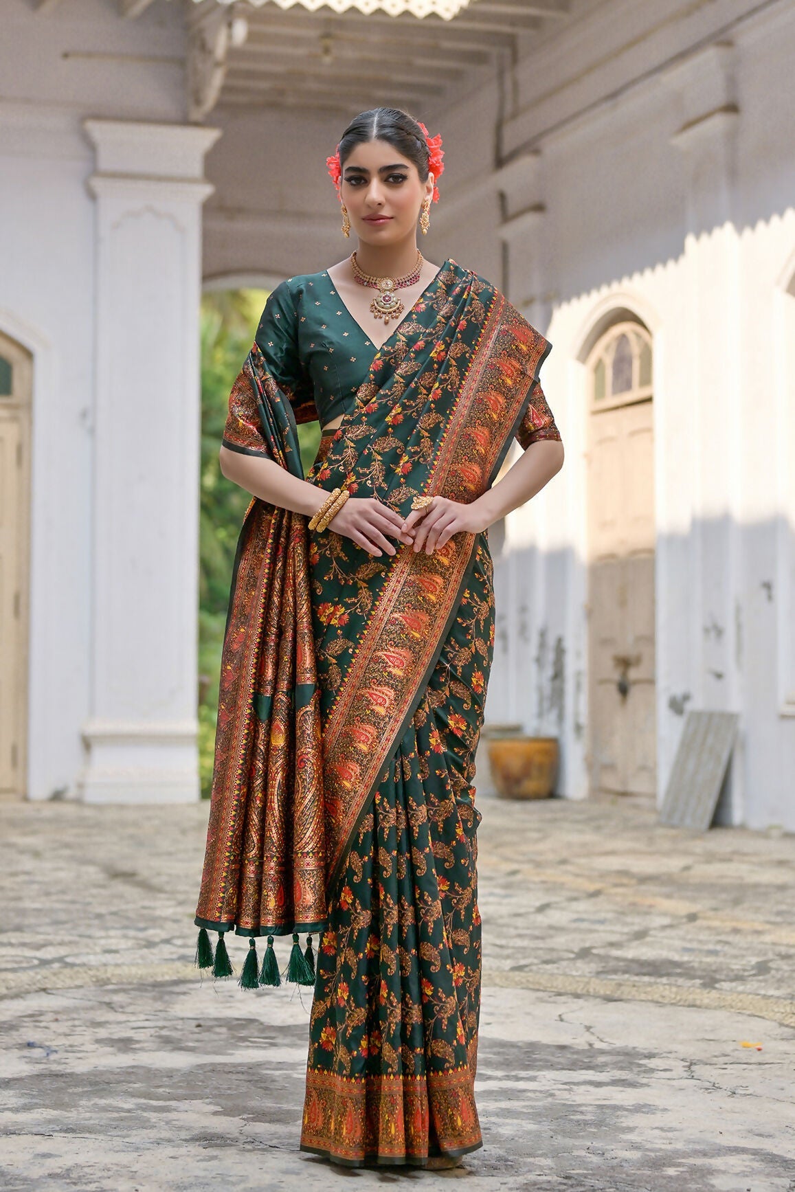 Vishnu Weaves Women's Bt-Green Silk Woven Saree with Blouse - Swadesiicart