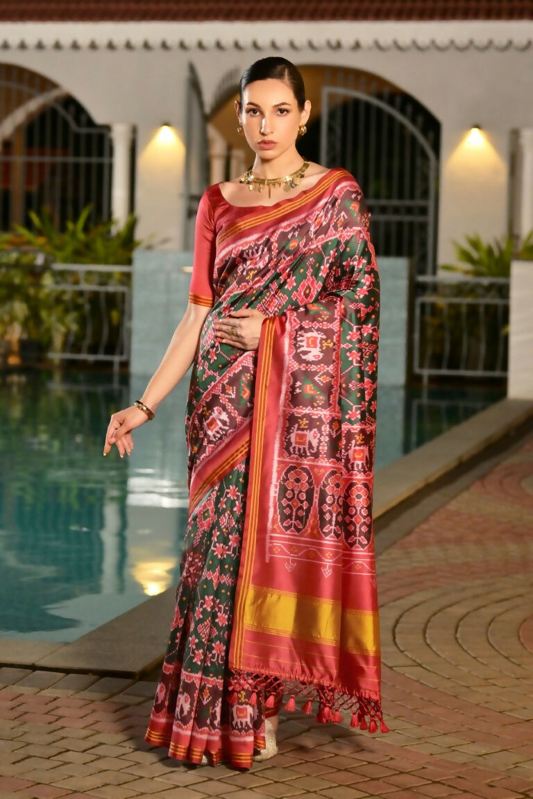 Vishnu Weaves Women's Green Banarasi Silk Patola Printed Saree with Blouse - Swadesiicart