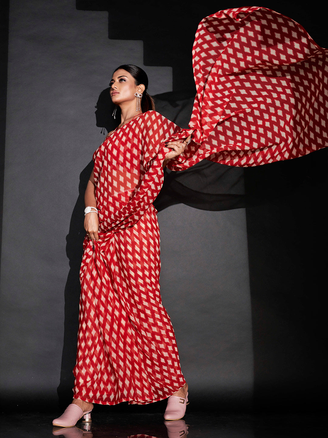 Tikhi Imli Ethnic Motifs Printed Ready To Wear Saree | Swadesiicart