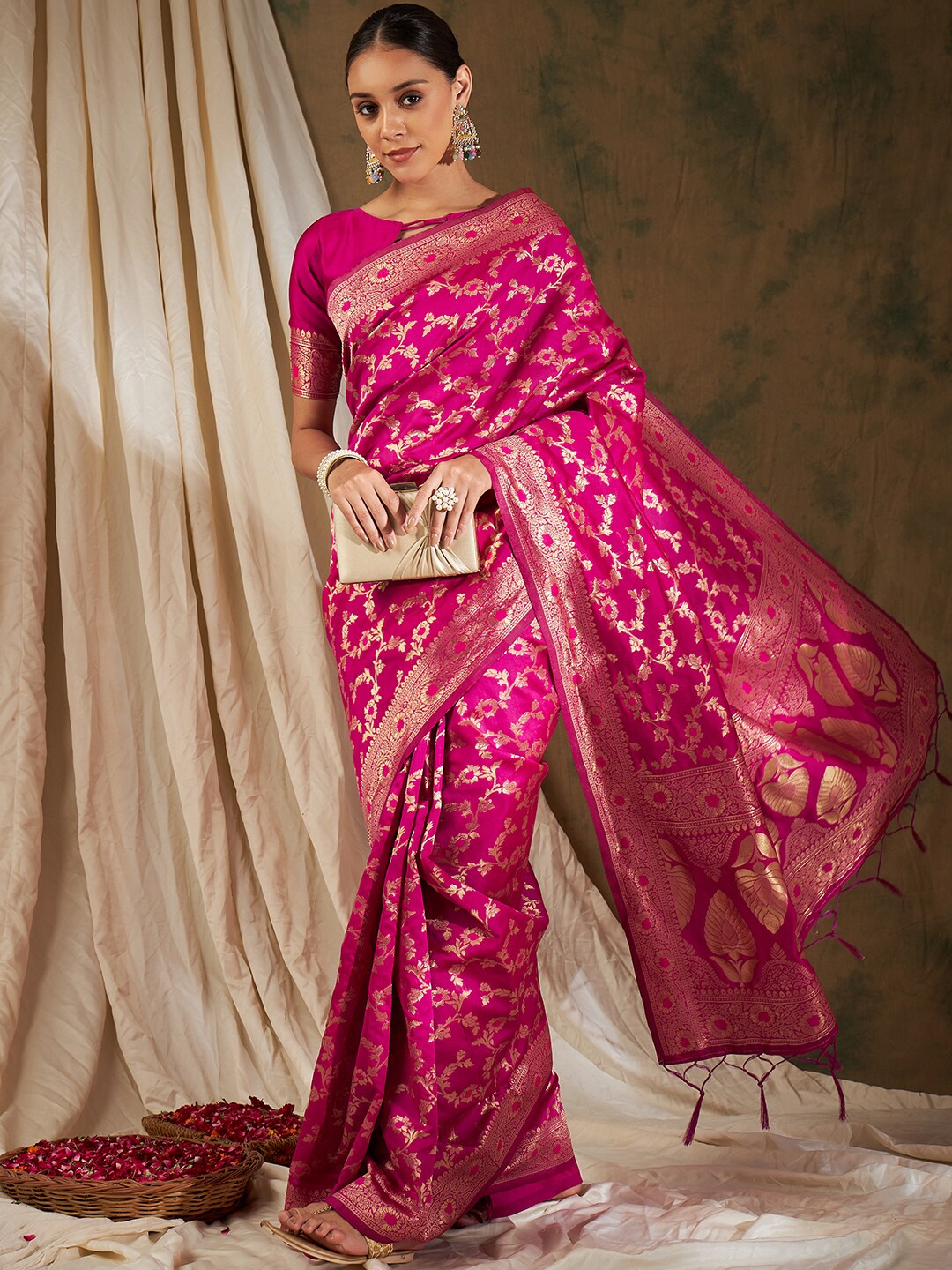 Sangria Pink & Gold-Toned Floral Woven Design Zari Banarasi Saree | Swadesiicart