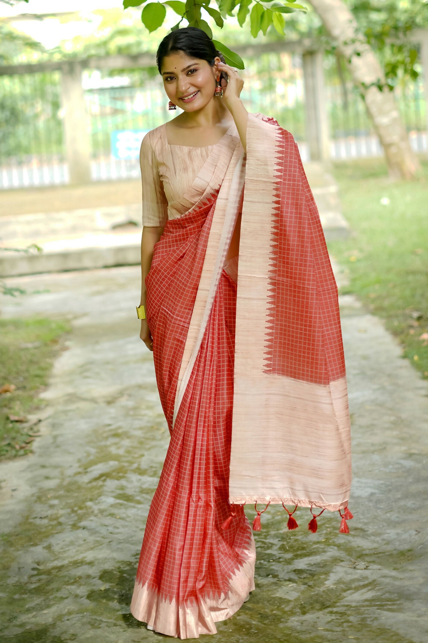 Vishnu Weaves Women's Red Tussar Silk Woven Saree with Blouse - Swadesiicart