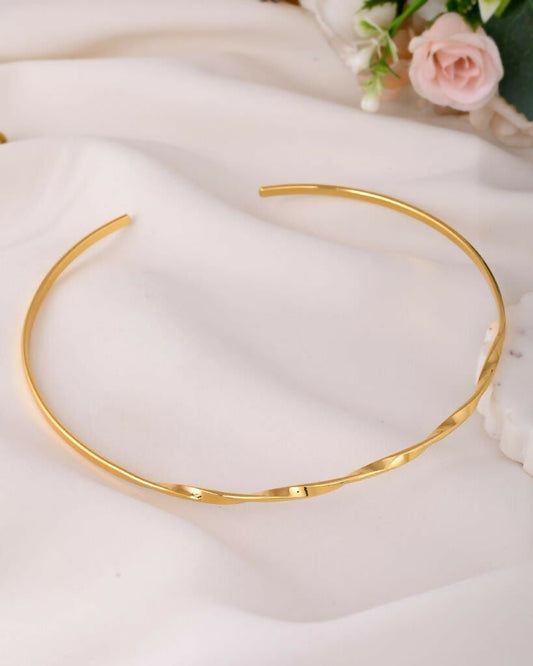 VOJ Gold-Polished Twisted Hasli Necklace | Swadesiicart