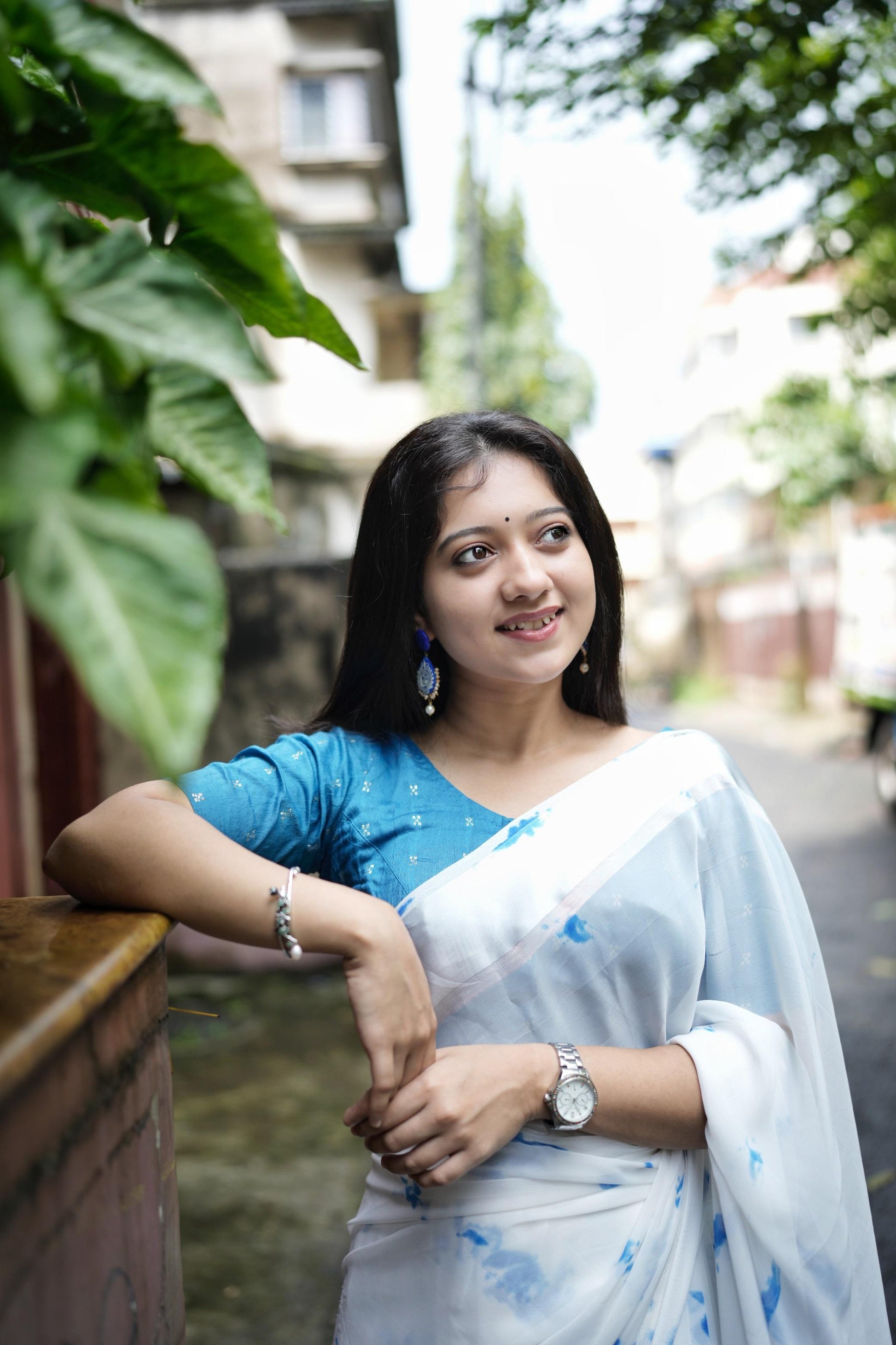 Blue Poly Georgette Tie and Dye Saree with Unstitched Blouse - Hiral Fashion | Swadesiicart