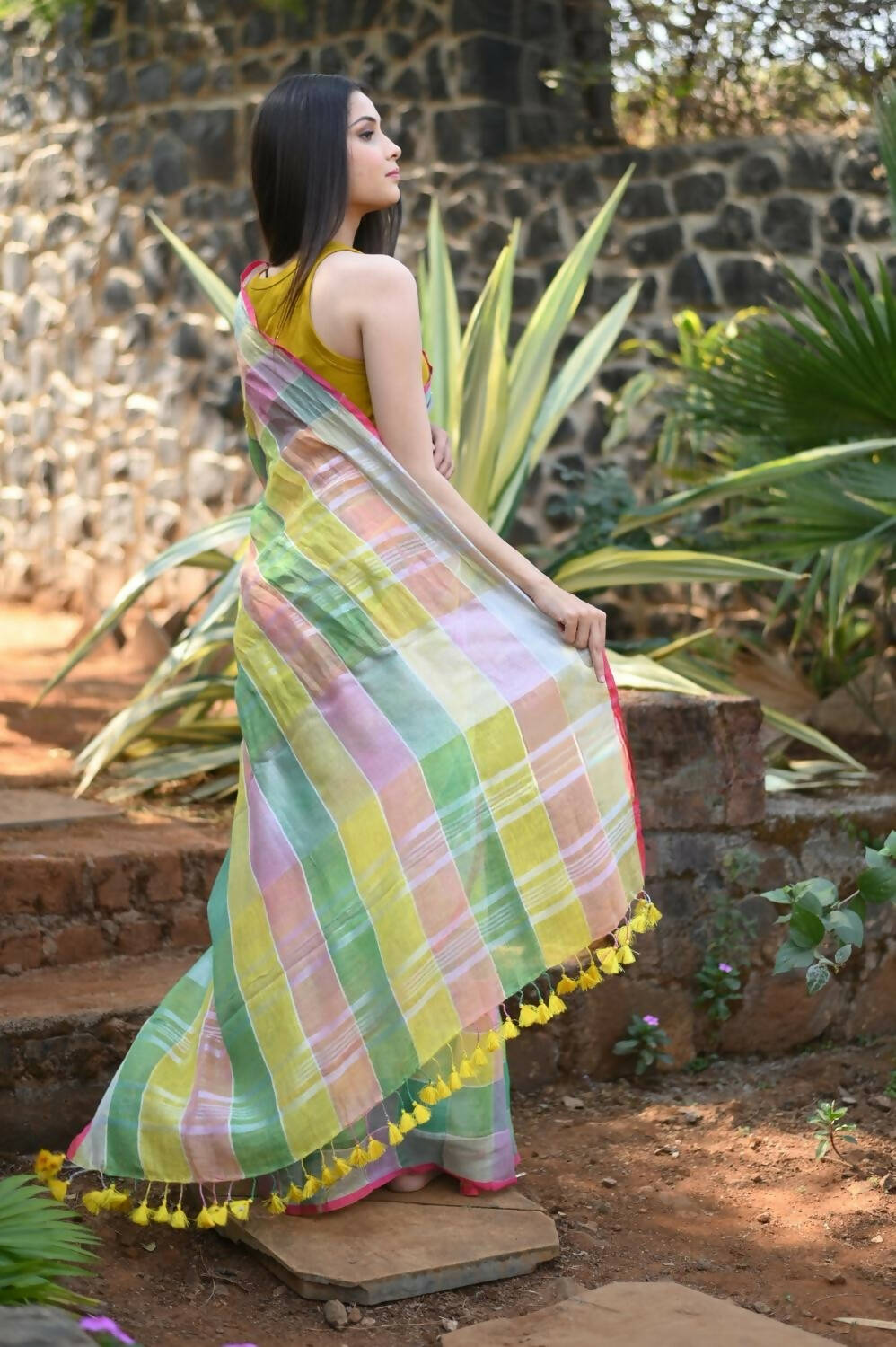 Very Much Indian Pure Linen Saree With Sleek Border And Exclusive Design - Beige | Swadesiicart