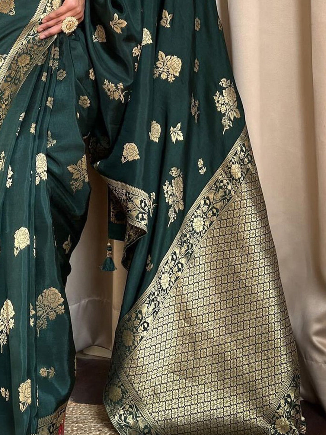 Kalini Woven Design Zari Banarasi Saree | Swadesiicart