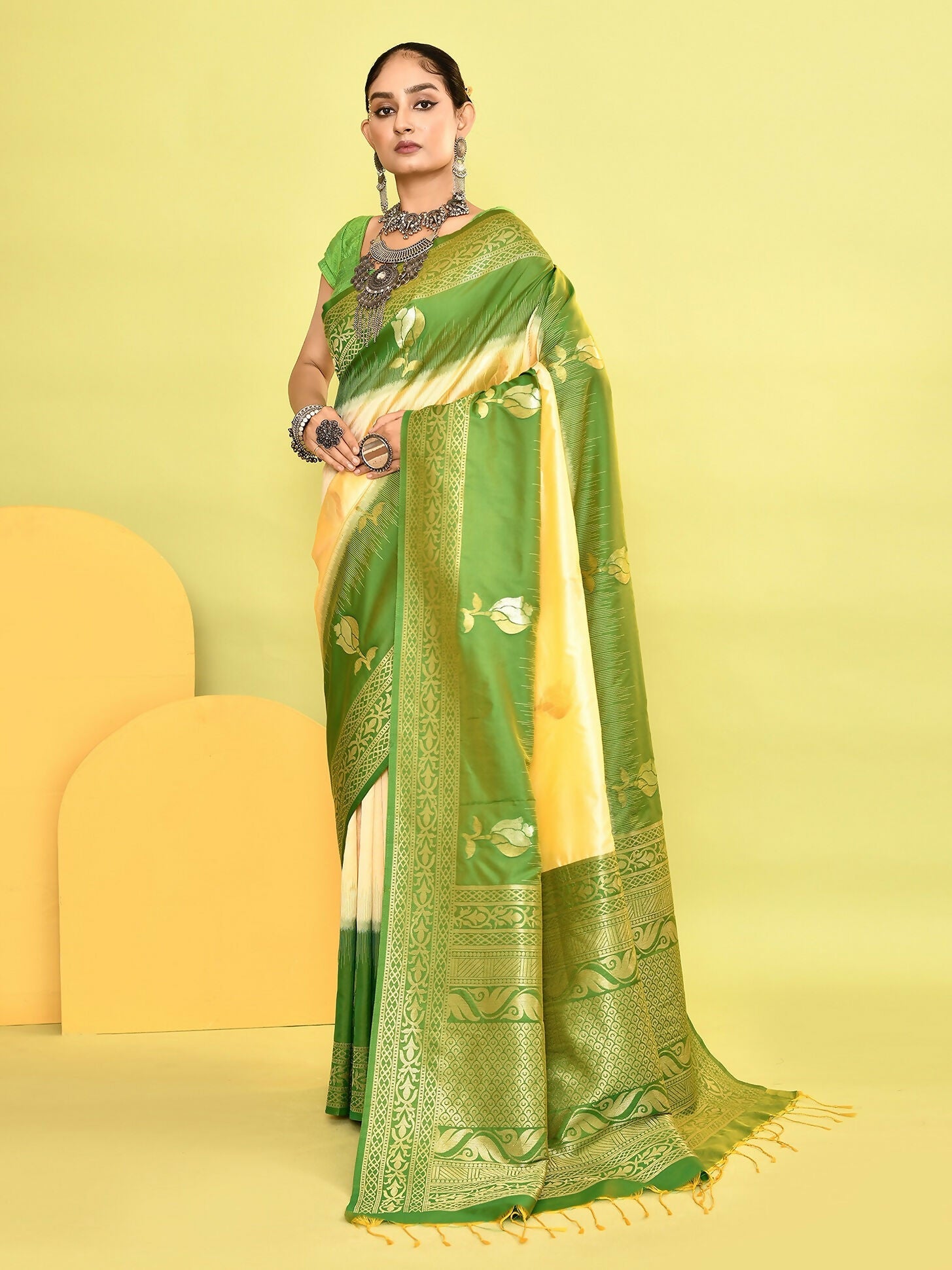 Joban Fashion Light Yellow & Parrot Green Plain With Weaving Border Banarasi Silk Sarees | Swadesiicart