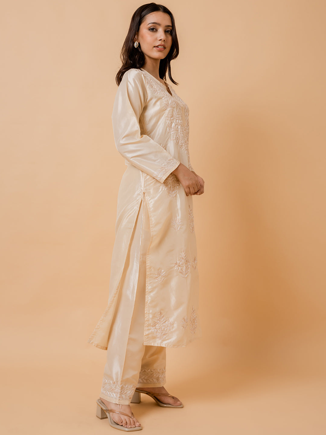 HOUSE OF KARI Floral Embroidered Silk Chikankari Kurta | Swadesiicart