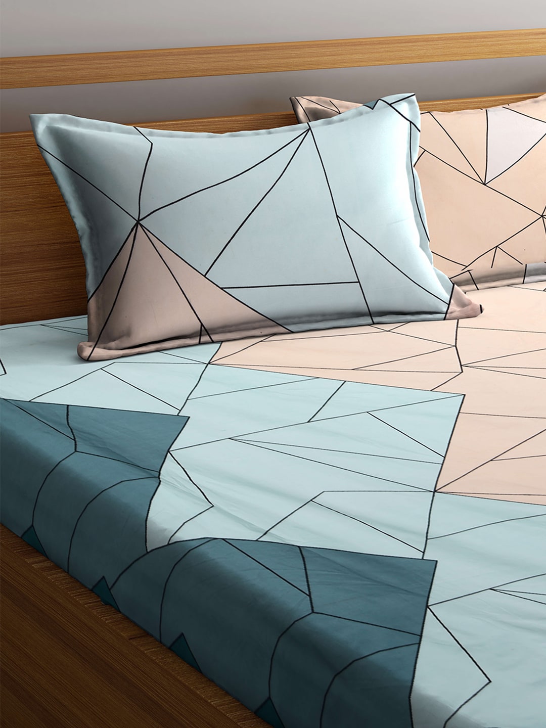 KLOTTHE Blue & Pink Geometric 300 TC King Fitted Bedsheet With 2 Pillow Covers - Swadesiicart