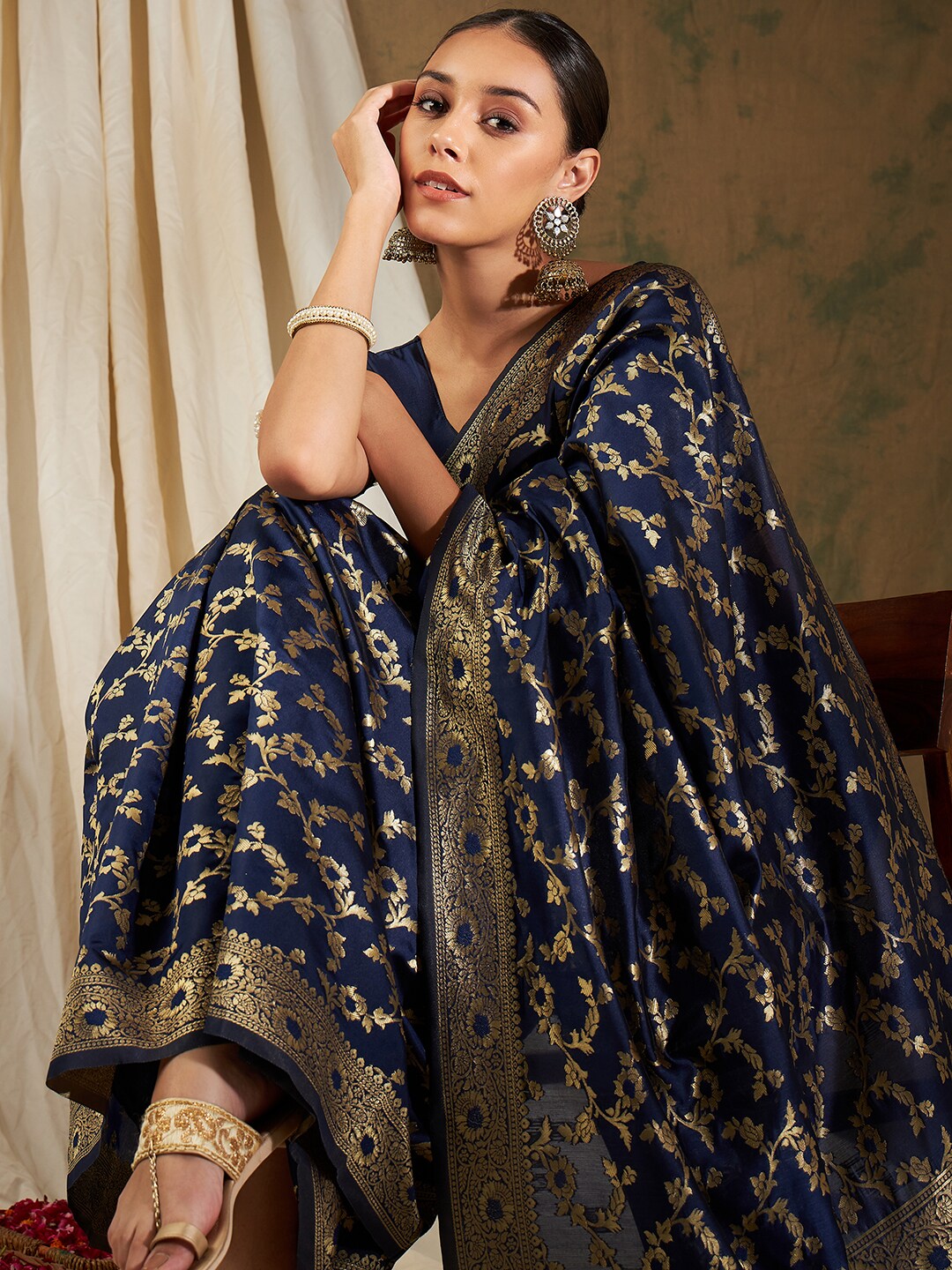 Sangria Navy Blue & Gold-Toned Floral Woven Design Zari Silk Blend Banarasi Saree | Swadesiicart
