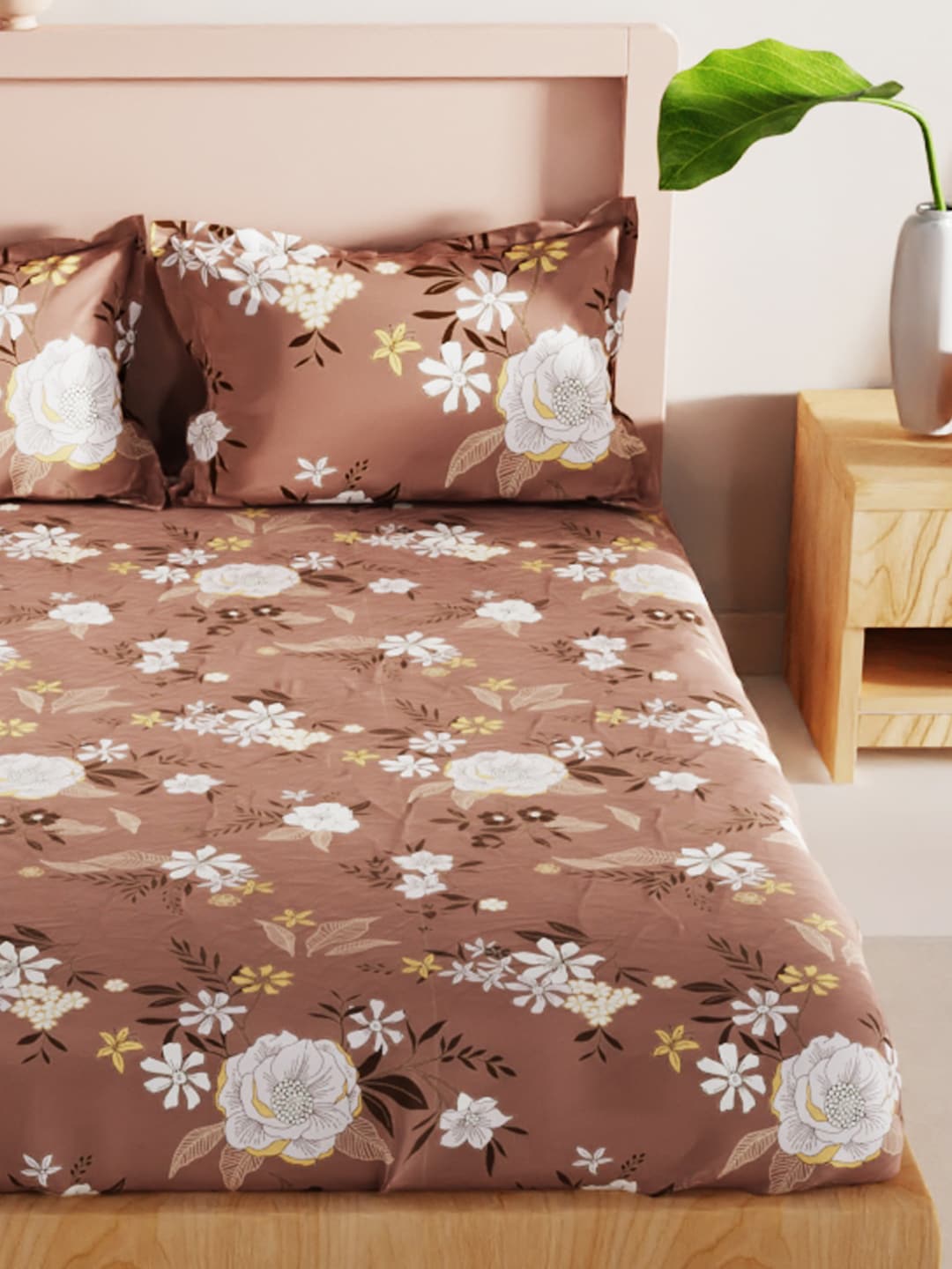 BIANCA Brown & White Floral 186 TC King Bedsheet with 2 Pillow Covers - Swadesiicart