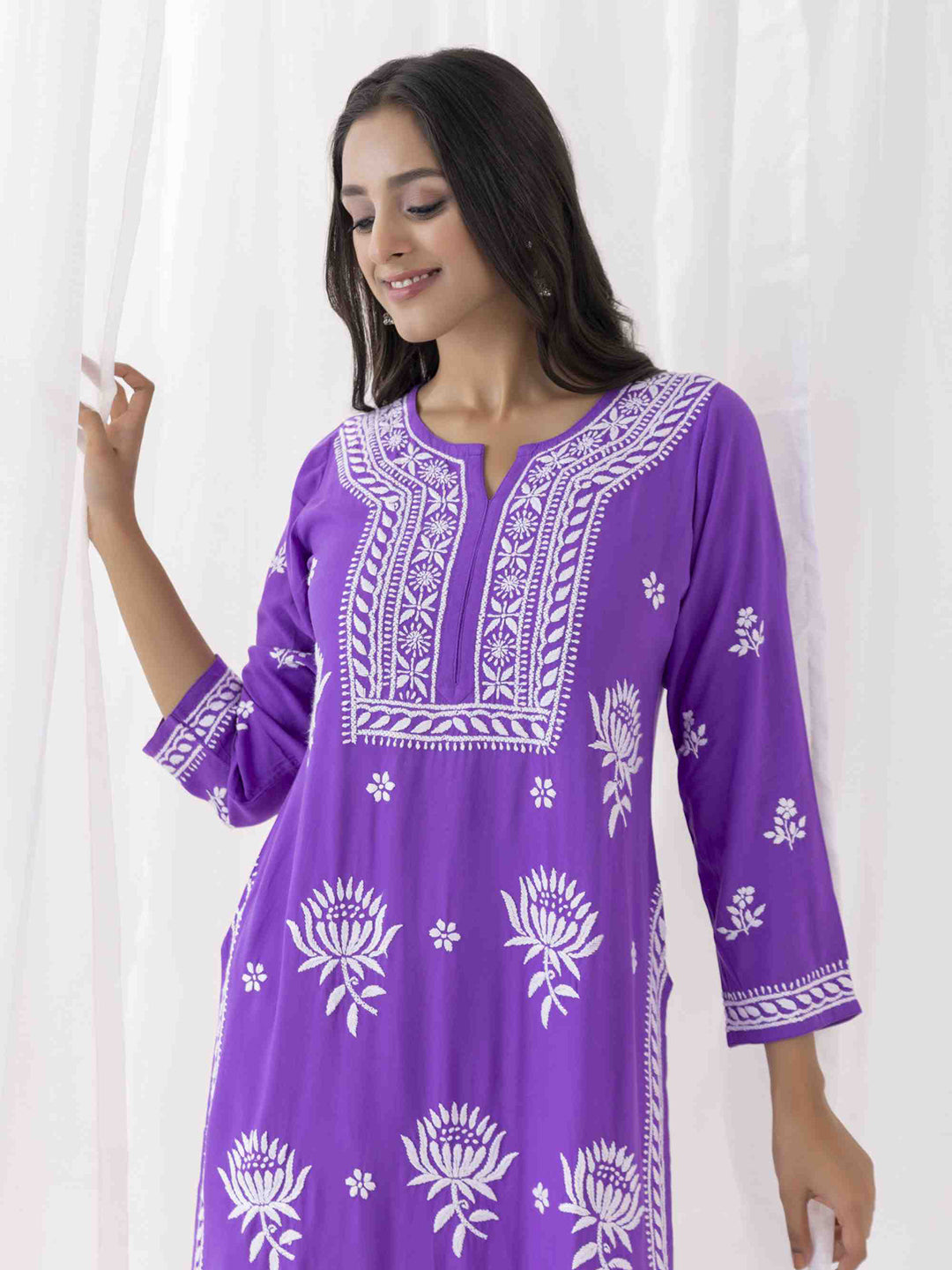 HOUSE OF KARI Ethnic Motifs Chikankari Embroidered Notched Round Neck Straight Kurta | Swadesiicart