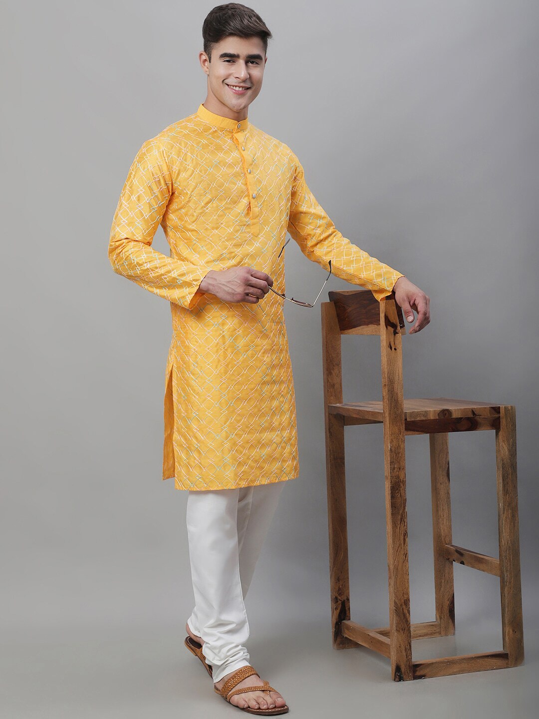 Sojanya Geometric Embroidered Thread Work Cotton Silk Kurta | Swadesiicart