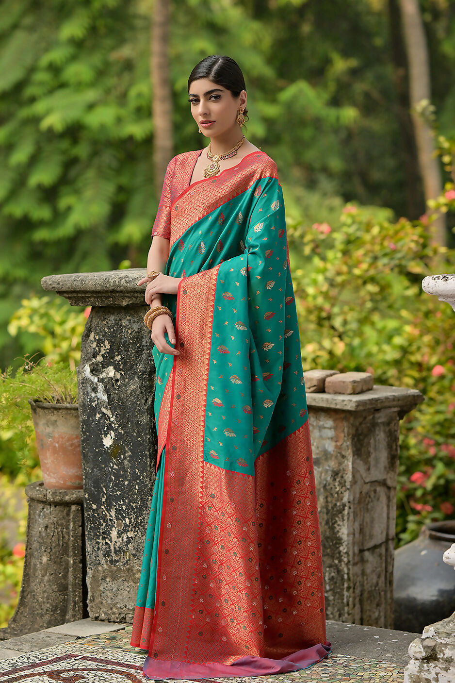 Vishnu Weaves Women's Rama Banarasi Silk Zari Woven Saree with Blouse - Swadesiicart
