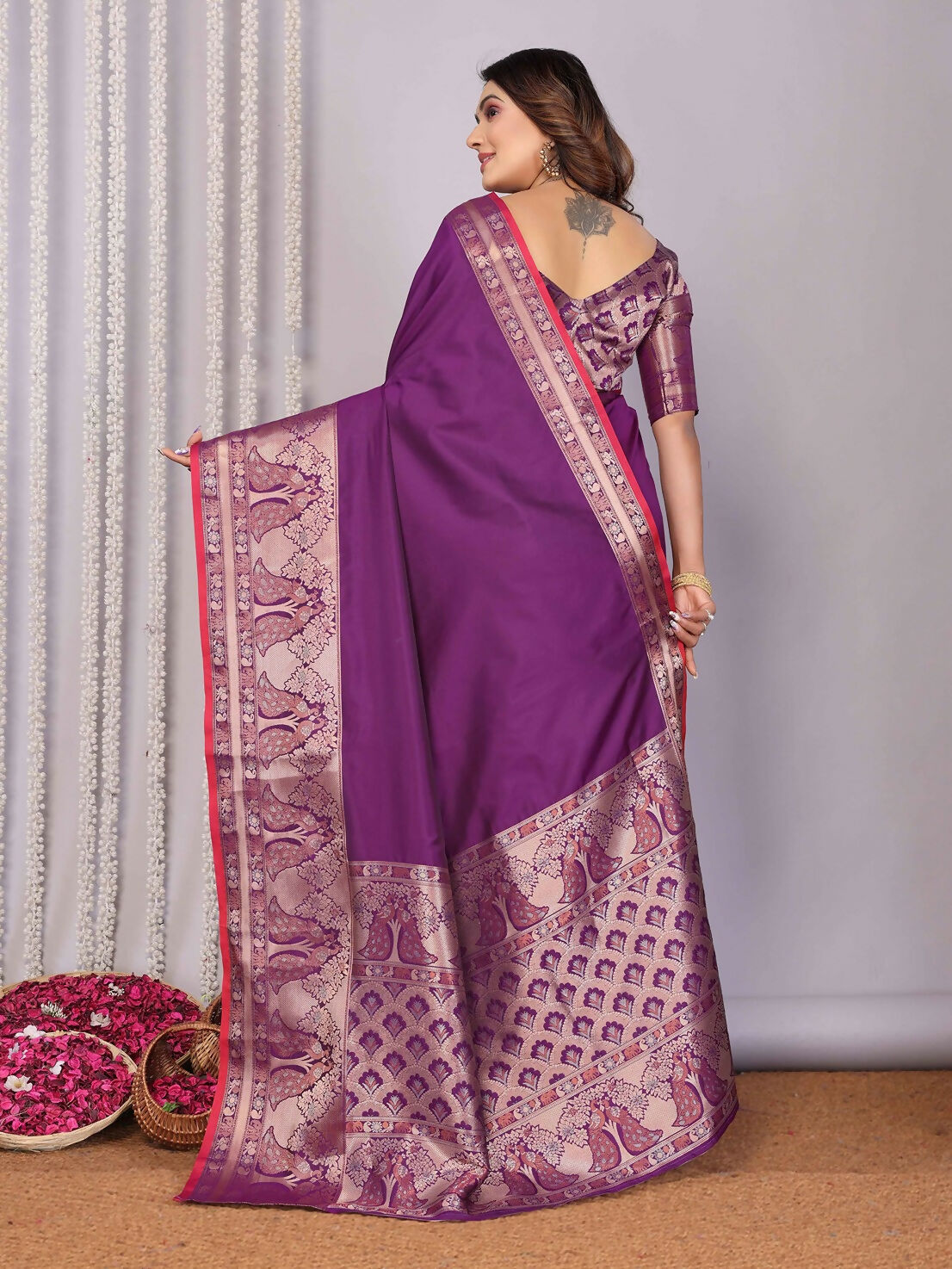 Joban Fashion Magenta Woven Banarasi Silk Sarees | Swadesiicart
