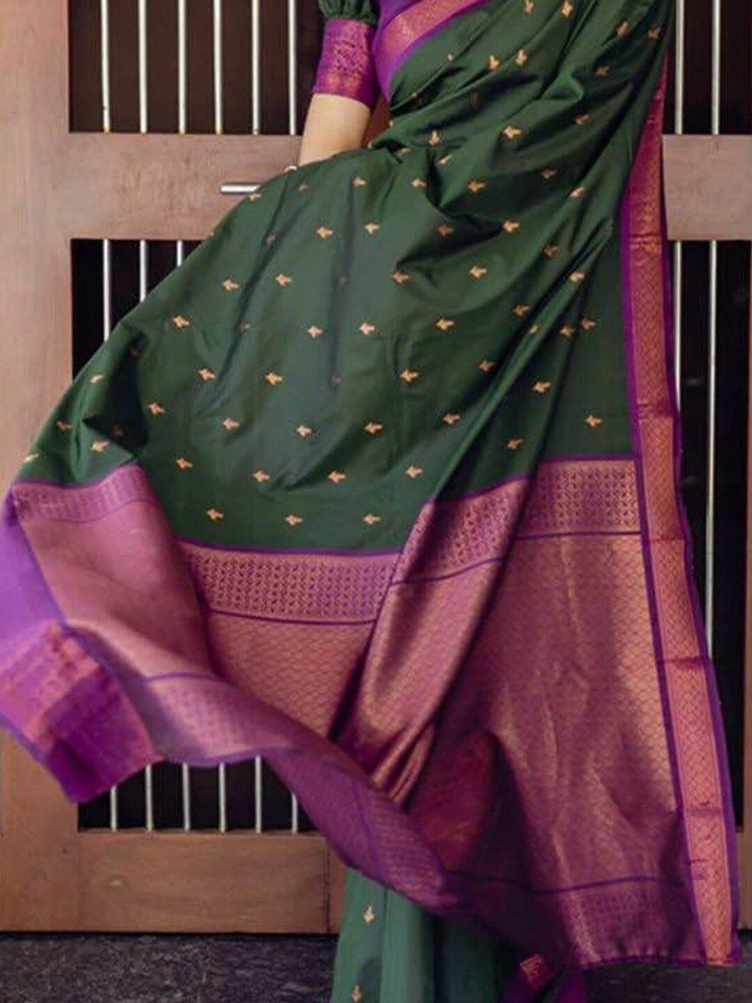 Kalini Ethnic Motifs Woven Design Zari Silk Blend Banarasi Saree | Swadesiicart