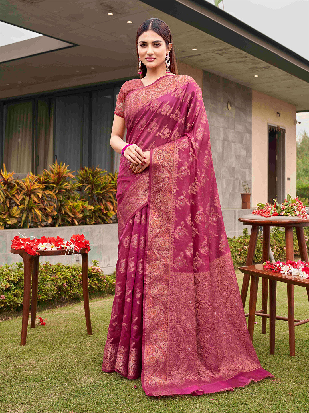 Tikhi Imli Pink Ethnic Motifs Woven Design Zari Saree | Swadesiicart