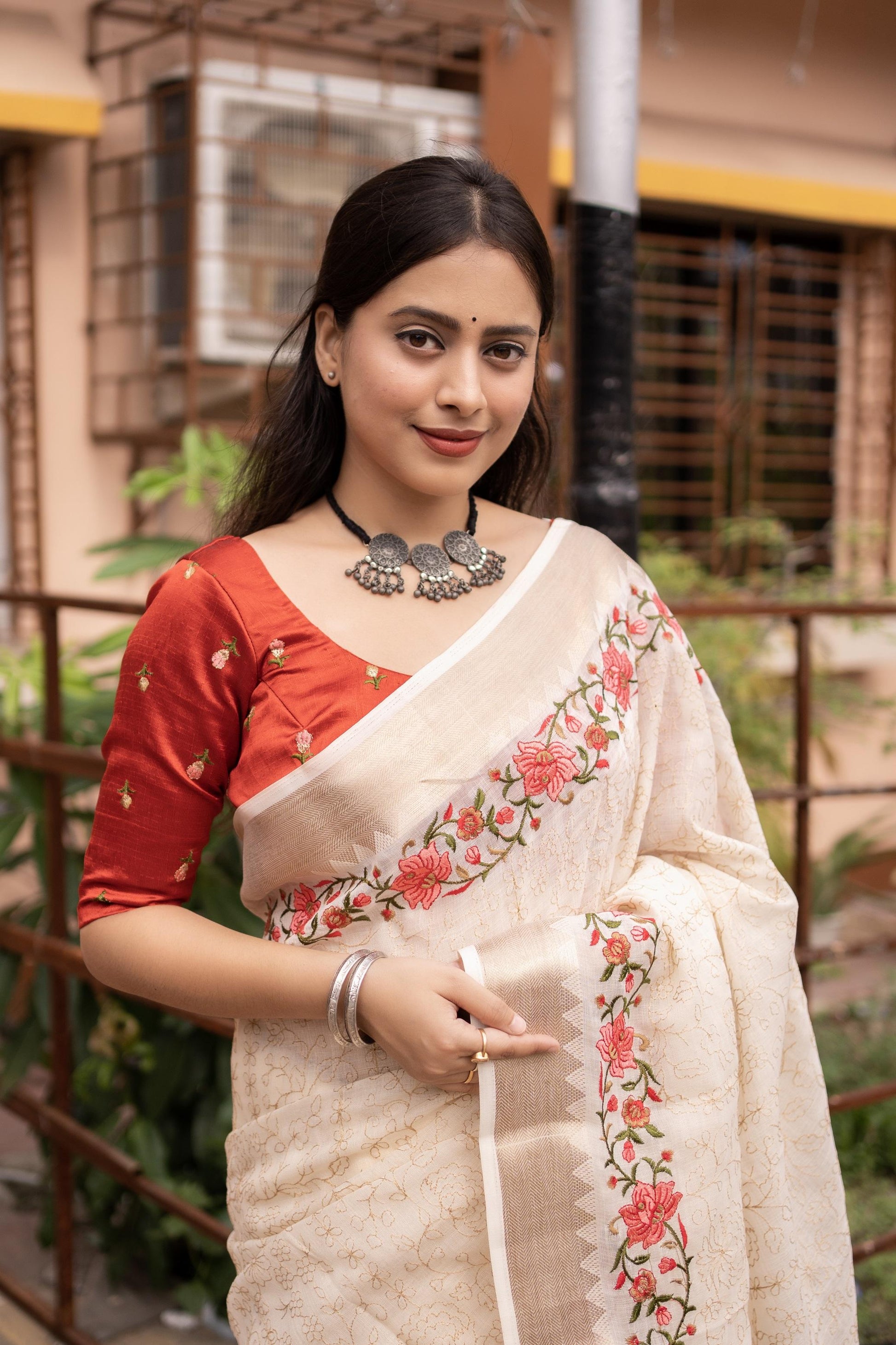 White Pure Linen Woven Design Saree with Unstitched Blouse - Hiral Fashion | Swadesiicart