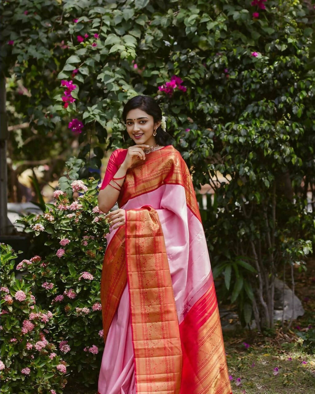 DEIANA'S Beautiful Designer Golden zari Soft Lichi Silk Saree - Baby pink - Swadesiicart