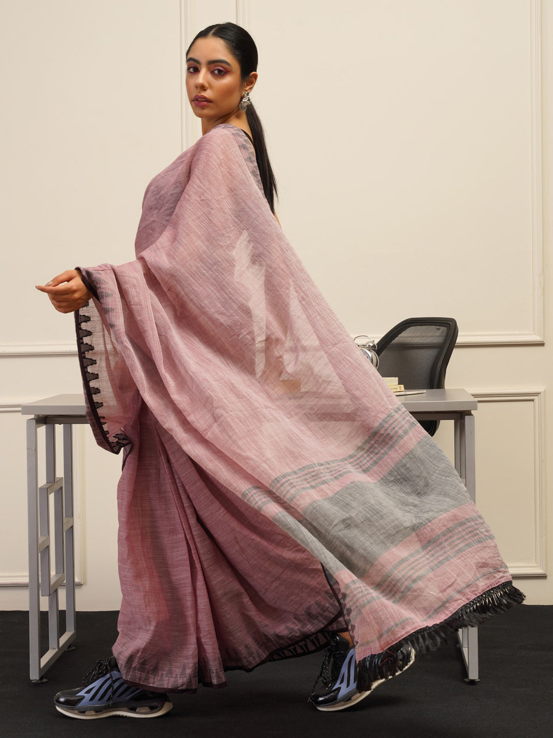 Tikhi Imli Woven Design Cotton Saree | Swadesiicart