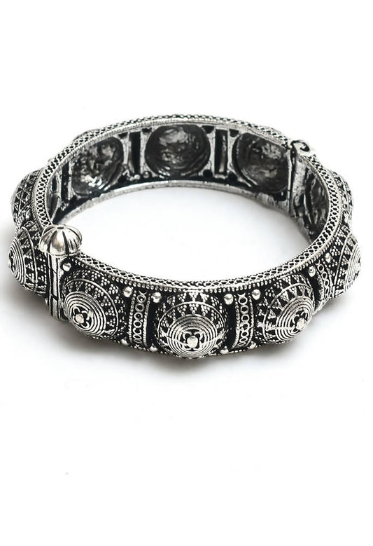 Mominos Fashion Kamal Johar Oxidised Silver-Plated Handcraft Bracelet