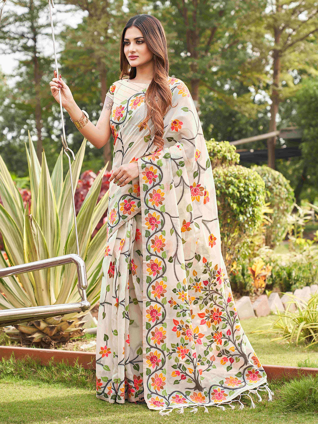 Tikhi Imli White Floral Woven Design Saree | Swadesiicart
