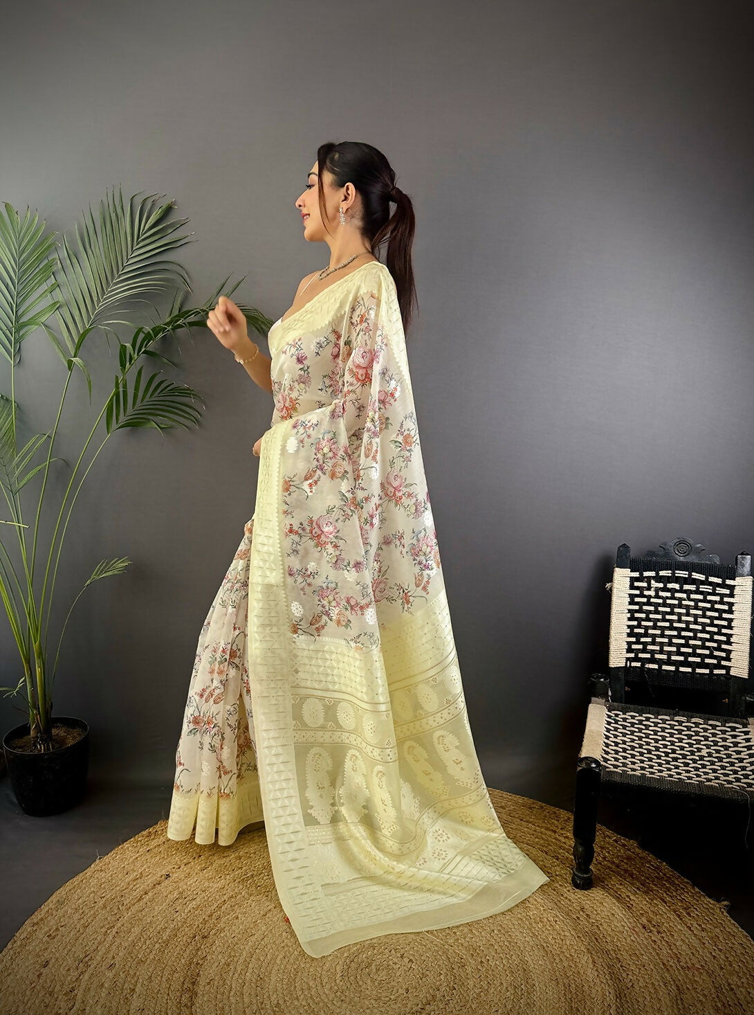 Joban Fashion Grey Floral Motifs Banarasi Silk Sarees | Swadesiicart