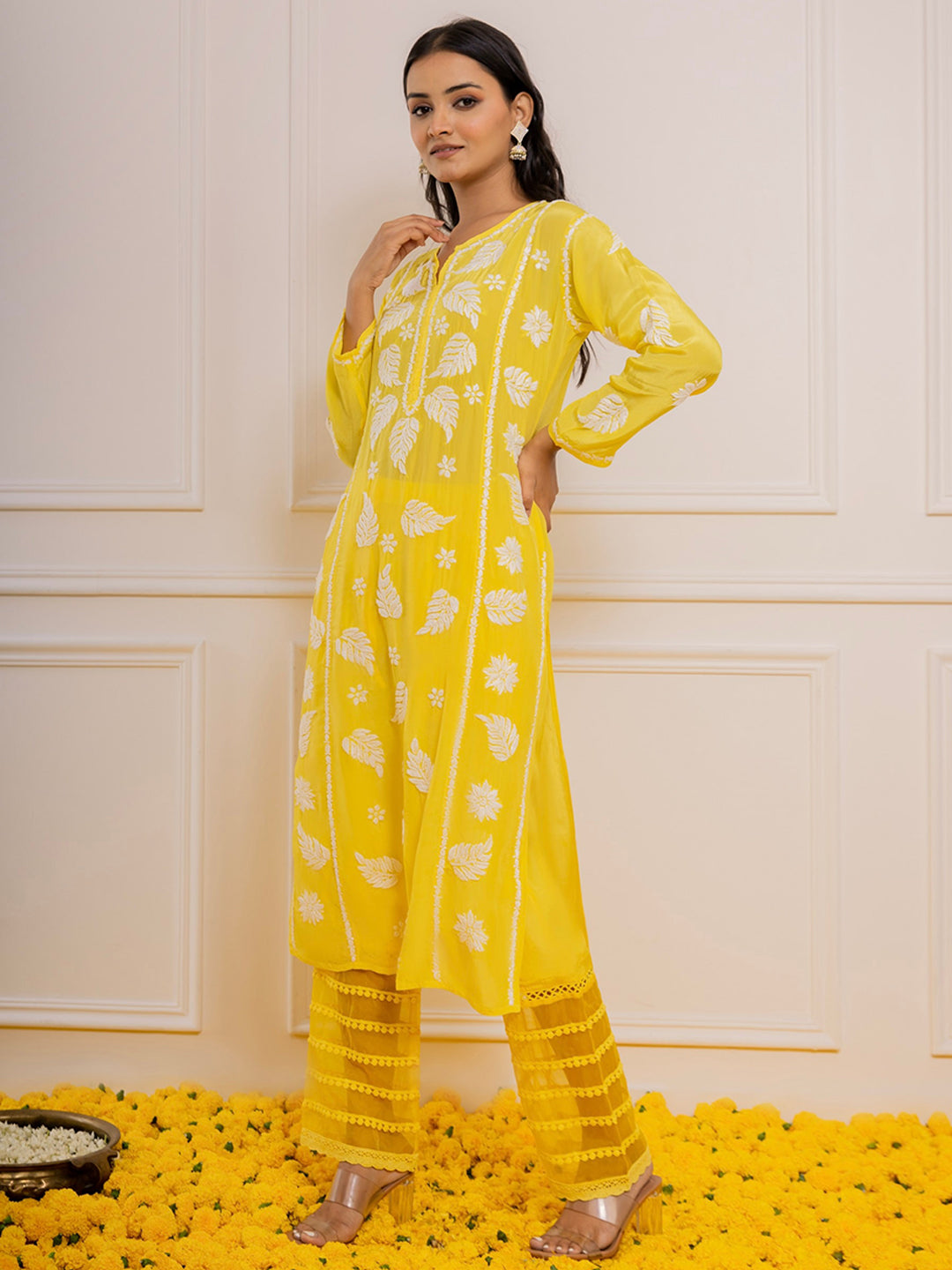 HOUSE OF KARI Floral Embroidered Chikankari Kurta | Swadesiicart