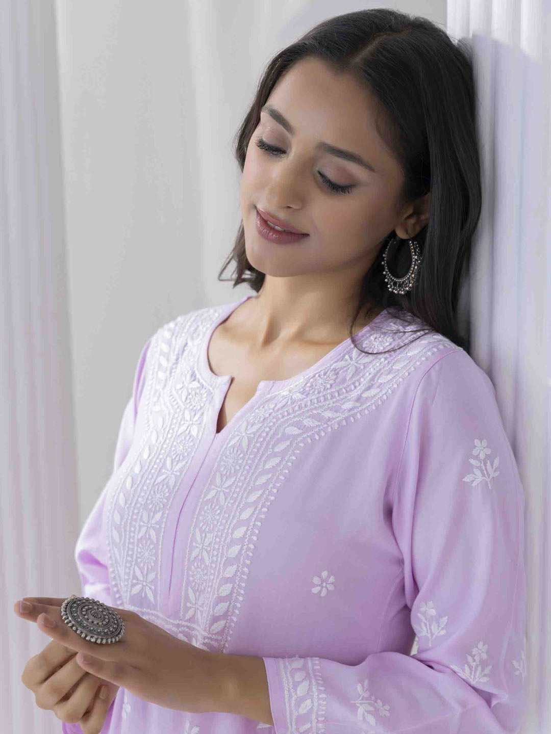 HOUSE OF KARI Floral Embroidered Chikankari Straight Kurta | Swadesiicart