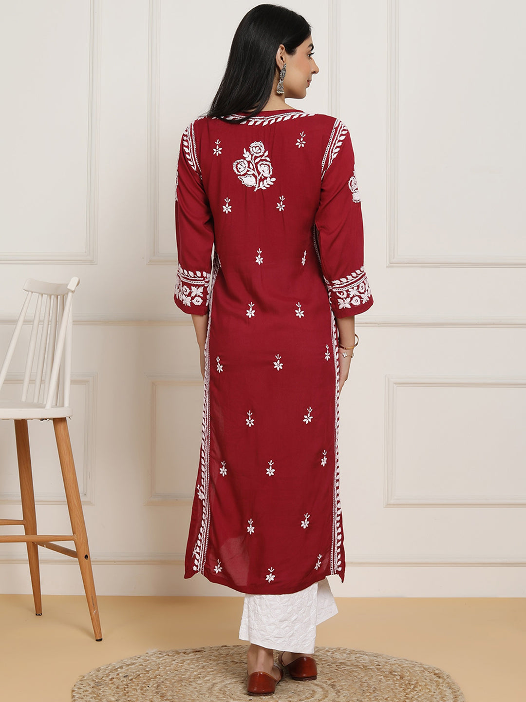 HOUSE OF KARI Floral Embroidered Chikankari Pure Cotton Kurta | Swadesiicart