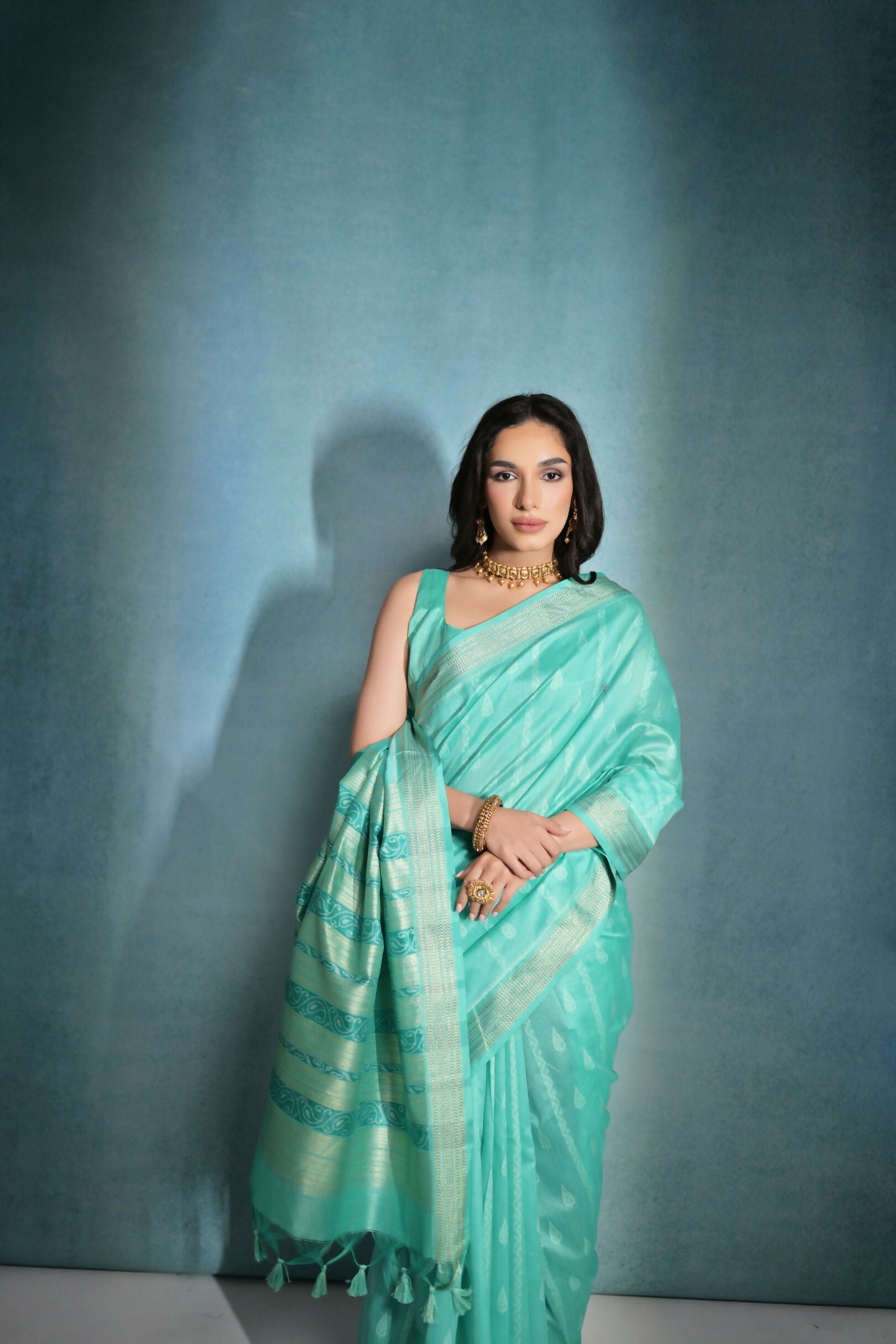 Vishnu Weaves Women's Sea-Green Raw Silk Zari Woven Saree with Blouse - Swadesiicart