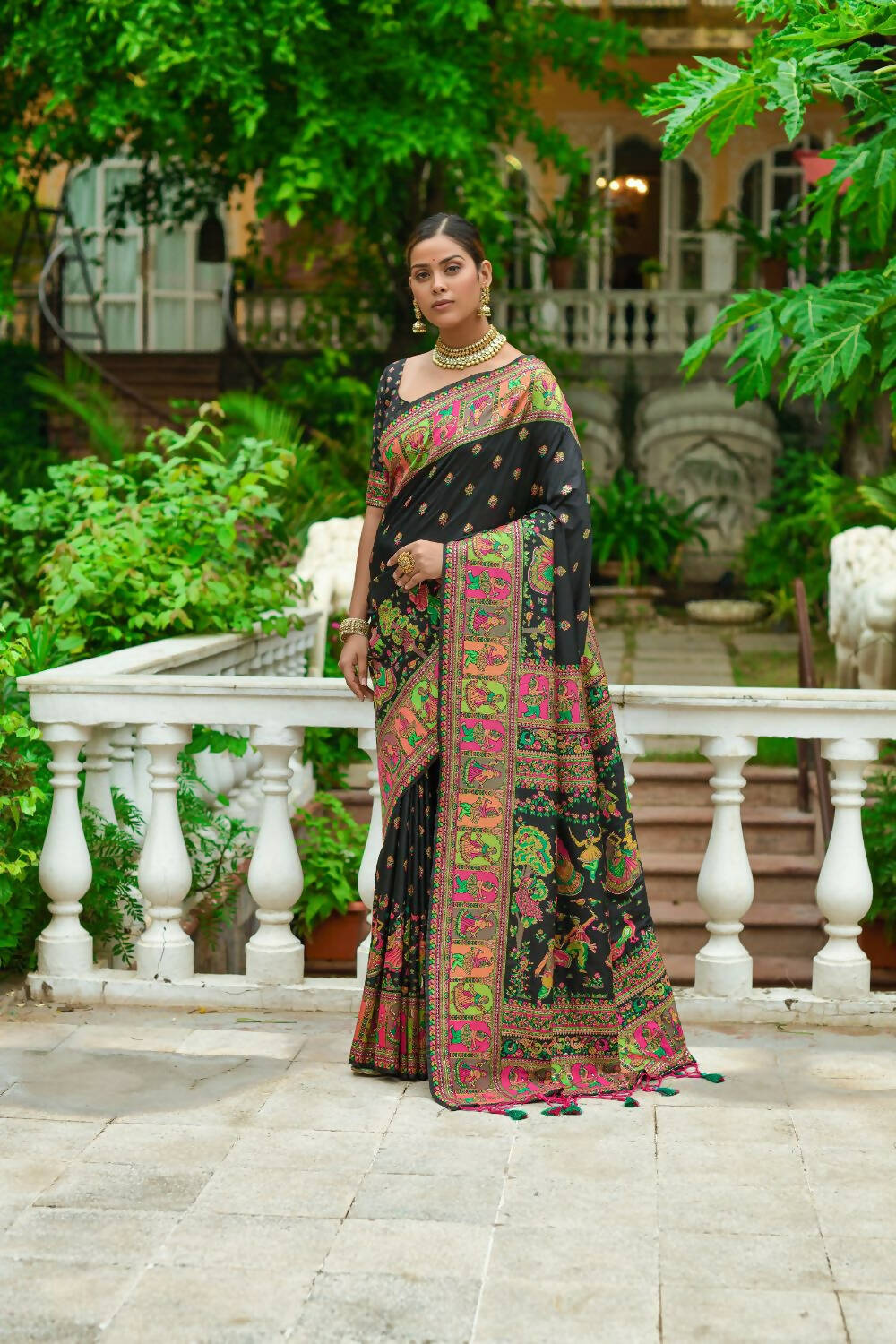 Vishnu Weaves Women's Black Banarasi Silk Kashmiri Woven Saree with Blouse - Swadesiicart