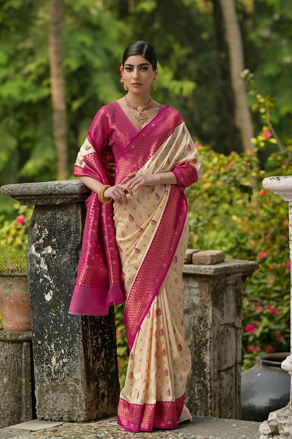 Vishnu Weaves Women's Cream Banarasi Silk Zari Woven Saree with Blouse - Swadesiicart