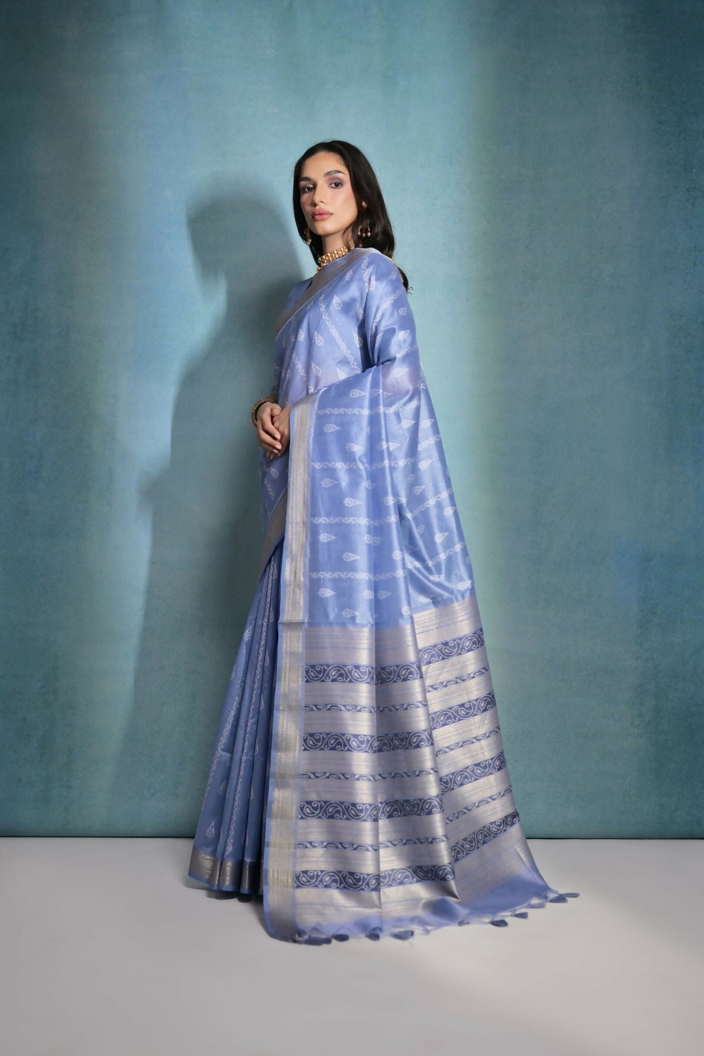 Vishnu Weaves Women's Blue Raw Silk Zari Woven Saree with Blouse - Swadesiicart
