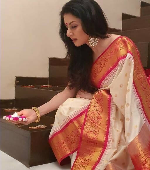 DEIANA'S Beautiful Designer Golden zari Soft Lichi Silk Saree - White - Swadesiicart
