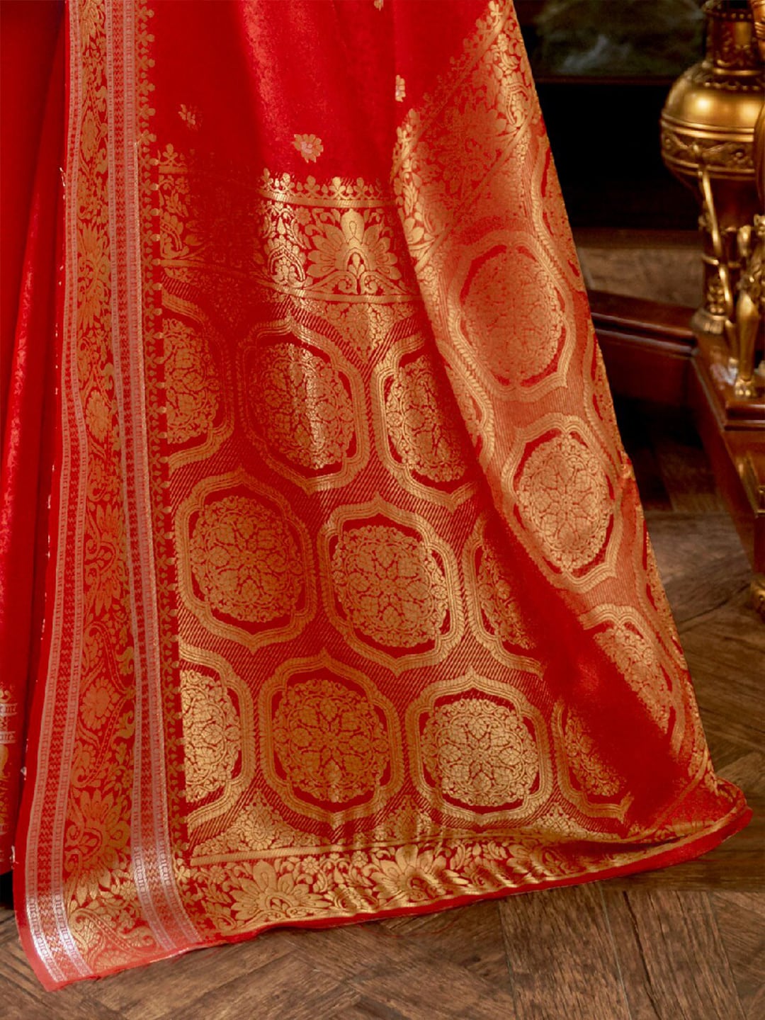 Mitera Red & Gold-Toned Woven Design Zari Silk Blend Banarasi Saree | Swadesiicart