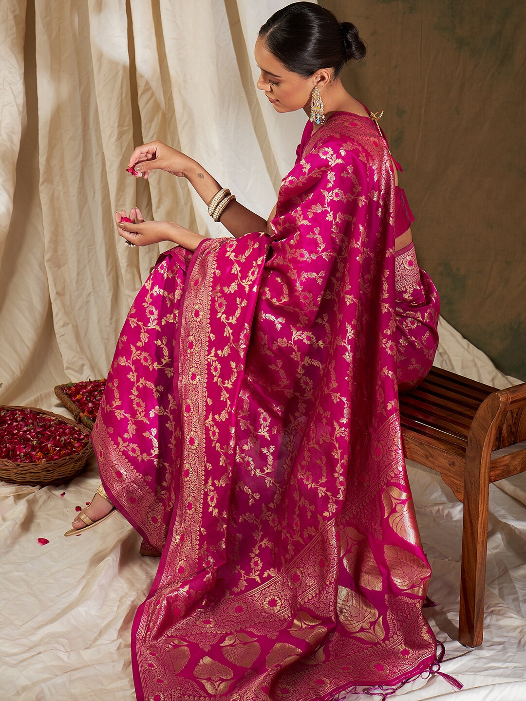 Sangria Pink & Gold-Toned Floral Woven Design Zari Banarasi Saree | Swadesiicart