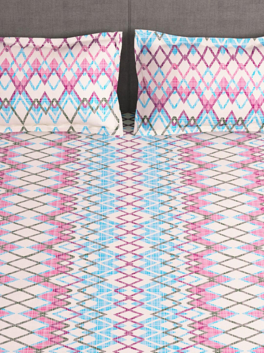 Story@home Tango Pink & White Printed 240 TC King Bedsheet with 2 Pillow Covers - Swadesiicart