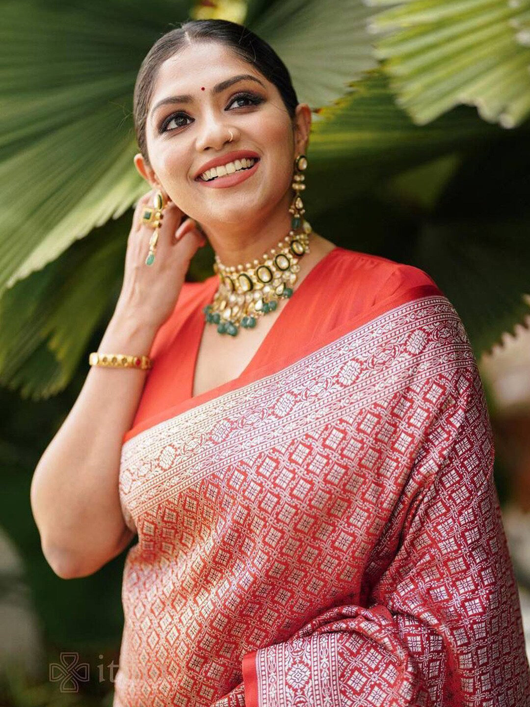 Kalini Ethnic Motifs Woven Design Zari Banarasi Saree | Swadesiicart