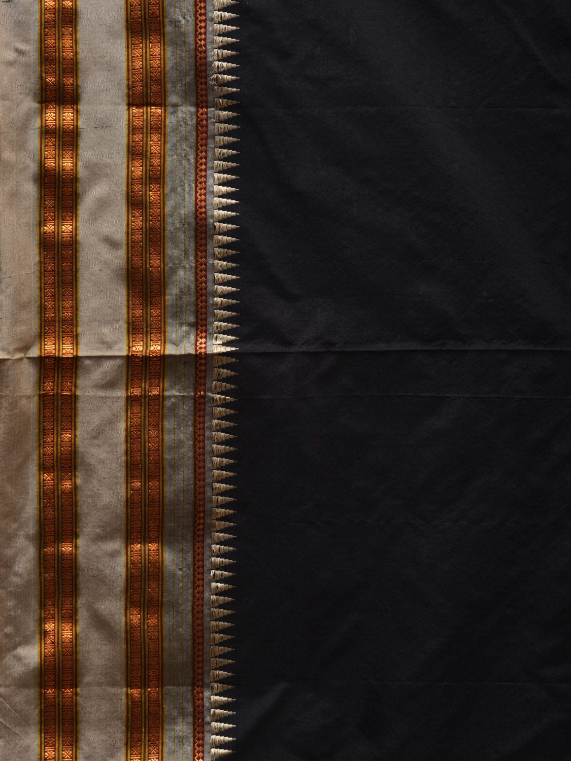 Black and Cream Narayanpet Silk Handloom Plain Saree with Traditional Border Design No Blouse - Global Threads | Swadesiicart