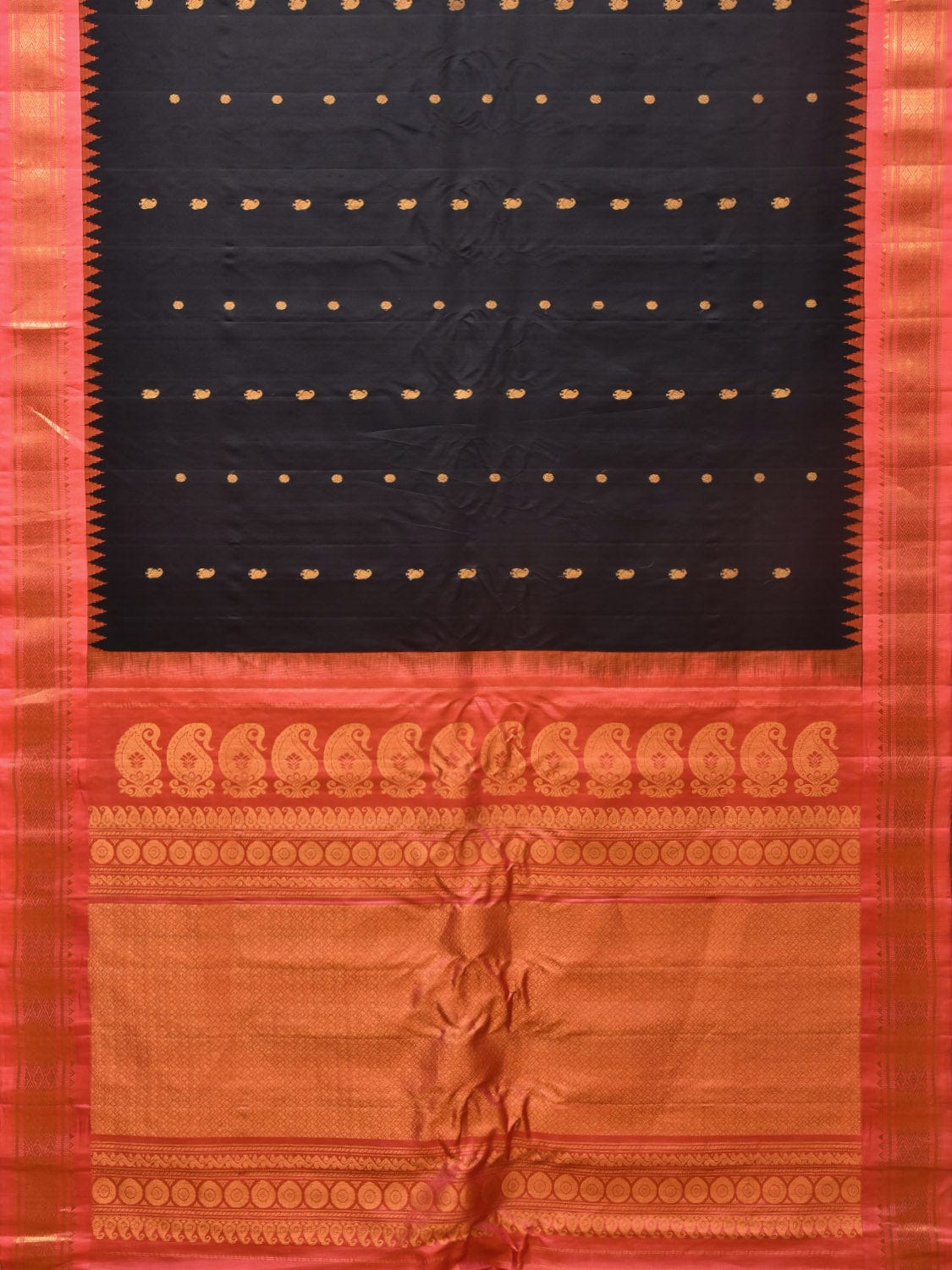 Black and Peach Gadwal Silk Handloom Saree with Mango Pallu and Border Design - Global Threads | Swadesiicart